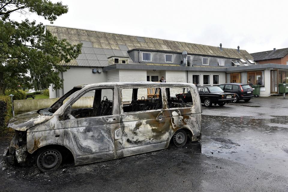 Hærværk mod asylcenter: Nazisymboler er første advarsel