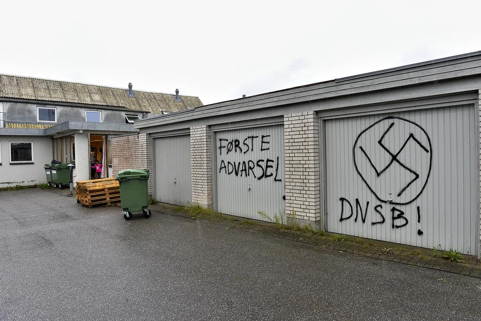 Hærværk mod asylcenter: Nazisymboler er første advarsel