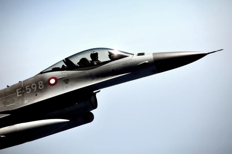 Forsvar. Danske F-16-fly trækkes midlertidigt hjem fra indsats i Irak. 