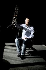 Arbejdskraft. Hos den danske rumvirksomhed GomSpace, der udviklede Danmarks første satellit, oplever man, at det  er lettere at tiltrække arbejdskraft, der skal krydse Atlanterhavet end at få de kloge hoveder i København til  hoppe på IC4-toget til virksomheden i Aalborg. 