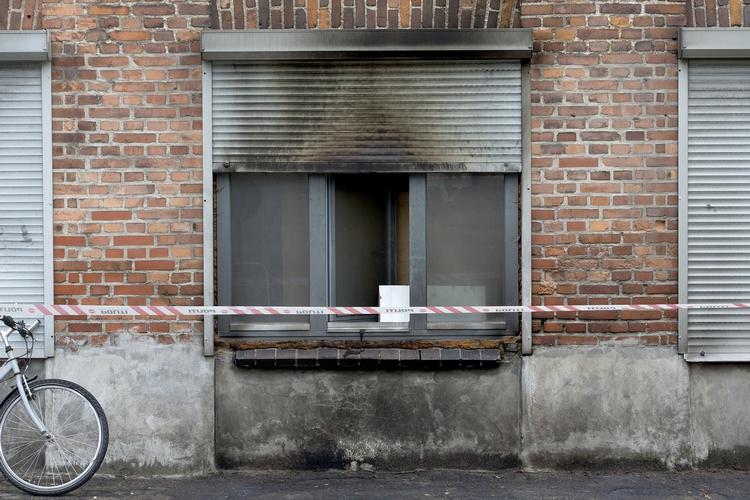 Brændt. Facaden blev sodet til, da gerningsmanden søndag 16. august tændte ild ved Islamisk Trossamfunds lokaler på Dortheavej i København. (arkivfoto) 