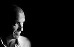 Renommé. Howard Gordon er født i 1961 i New York og er uddannet fra det velrenommerede Princeton University. 