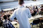 Langeland. Politikens Janus Engel stillede op og svarede på kritiske spørgsmpl på Langeland. 