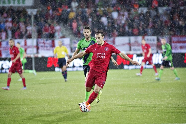 Med. Erik Sviatchenko fik debut på landsholdet i foråret. Nu er han med igen. 