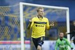 Solgt. Brøndby afhændede for et år siden angriberen Simon Makienok til italienske Palermo for 17-18 millioner kroner. Det kan meget vel være den italienske klub, der skylder Brøndby en betragtelig sum. Palermo har nu udlejet angriberen til Charlton i England. 