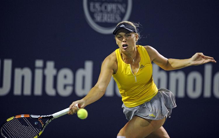 SKADESFRI. Forbindingen om det ene knæ i kampen mod Petra Kvitova var bare en ekstra foranstaltning, fastslår Caroline Wozniacki. 