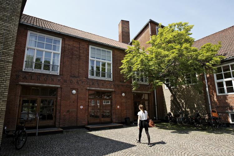 Besparelser. Uddannelseslederne mener, at regeringen skyder sig selv i foden. 