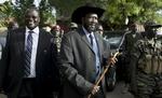 FRED? Til venstre oprørsleder og tidligere vicepræsident Riek Machar og i midten med hatten Sydsudans præsident Salva Kiir. De to bekriger i øjeblikket hinanden. De har ellers begge for nyligt underskrevet en freddsaftale, der træder i kraft i morgen, søndag. 