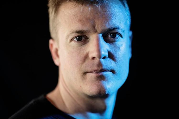 Nomineret. Tv-vært og standupper Tobias Dybvad var nomineret for tredje år i træk, men det var vennen Christian Fuhlendorff, der blev kåret til årets komiker ved Zulu Comedy-festen i denne uge. I morgen begynder en ny sæson af tv-succesen 'Dybvaaaaad' på TV 2 Zulu, hvor han siden 2012 har ristet hele sende fladen og ikke mindst dem, der står bag programmerne. Tobias Dybvad debuterede som standupper i 2002 og har siden blandt andet medvirket i radioprogrammet 'Tjenesten', lagt stemme til Anders Fogh i 'Rejsen til Saturn' og lavet onemanshows. 