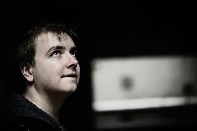 kritik. 23-årige Jonas Jersborg er helt uenig med overlæge og dr. med. Peter Gøtzsche, der mener, at alle psykofarmaka bør trækkes fra markedet, fordi de gør mere skade end gavn. Depressionspiller gør, at jeg kan fungere i hverdagen, fortæller Jonas Jersborg. 