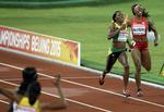 FINISH. Jamaicas Novlene Williams-Mills presser sig foran USA's Francena Mccorory og snupper guldet på VM's sidste dag. 
