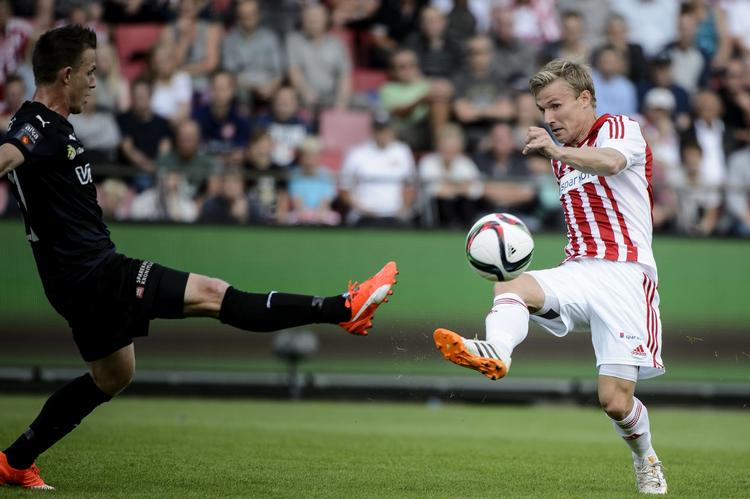 TÆT. Opgøret i Aalborg bød på mængder af nærkampe, og det samlede resultat kom gæsterne fra Randers bedst ud af. 