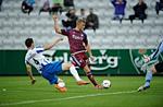 AFBRÆNDEREN. FCK's største chance tilfaldt Andreas Cornelius, der fik træner Ståle Solbakken til i frustration at sparke trænerbænken i stykker ved at sparke over i denne situation. 