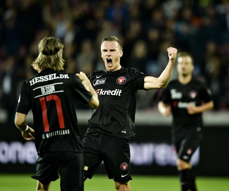 Flyvende. Martin Pusic viser sit målinstinkt mod Hobro. 