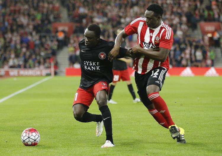 Ombejlet. Pione Sisto (tv) prøvede kræfter med Premier League-spillere i de to kampe i Europa League mod Southampton. 