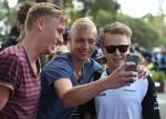 Bænket. Kevin Magnussen har haft bedre tid til at servicere fansene i et år, hvor det ikke er blevet til mange minutter i en racerbil. 
