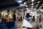 igen-igen. Økonomerne er overrasket over, at dansk økonomi voksede i andet kvartal. Det har bruttonationalproduktet nu gjort i otte kvartaler i træk. 