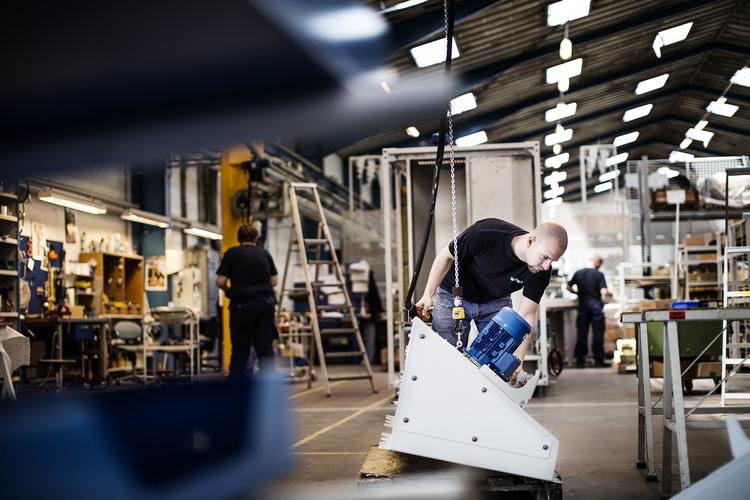 igen-igen. Økonomerne er overrasket over, at dansk økonomi voksede i andet kvartal. Det har bruttonationalproduktet nu gjort i otte kvartaler i træk. 