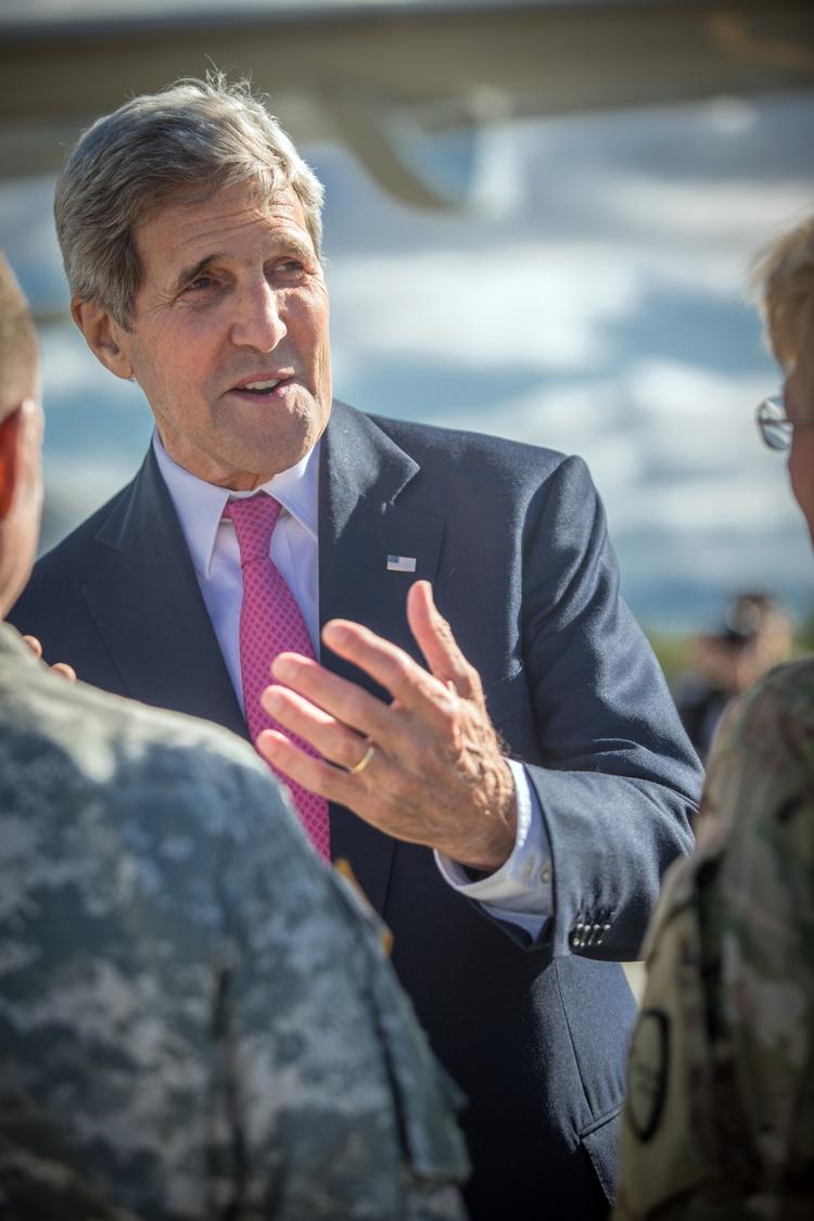 Konference. Udenrigsminister Kristian Jensen (V) havde for første gang en samtale med den amerikanske udenrigsminister John Kerry ved en klimakonference i Alaskas største by Anchorage mandag. 