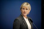 Forsoning. Margot Wallström har fået en gave med plastre af Kristian Jensen, der håber at lukke sagen efter hans kritik af den politiske korrekthed i Sverige. 