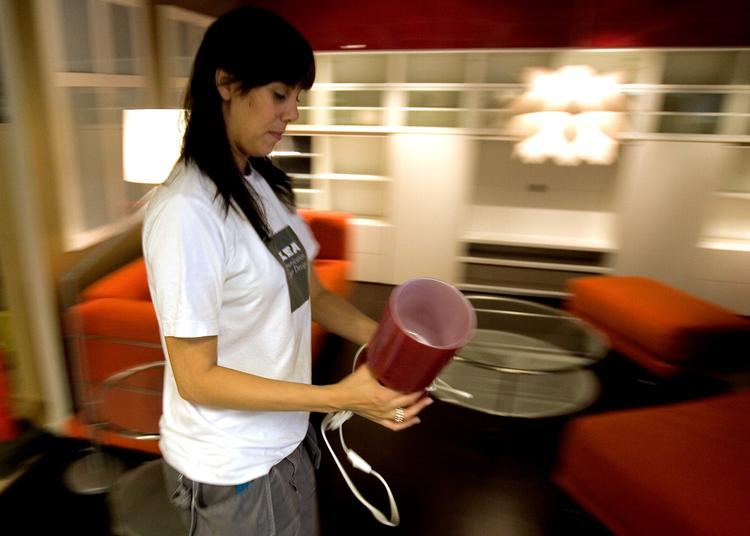 Når IKEA indrettes vil alt lys fremover være LED, og kunderne kan ikke længere købe for eksempel halogen- eller sparepærer. 