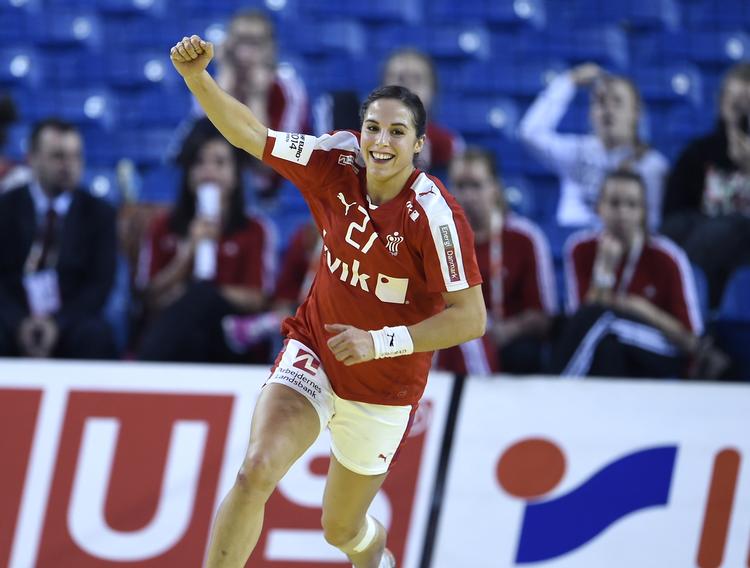 Udtaget. Den nybagte FC Midtjylland-spiller Louise Burgaard er et af de sikreste kort i den danske trup, og hun skal også med til den kommende landsholdssamling. 