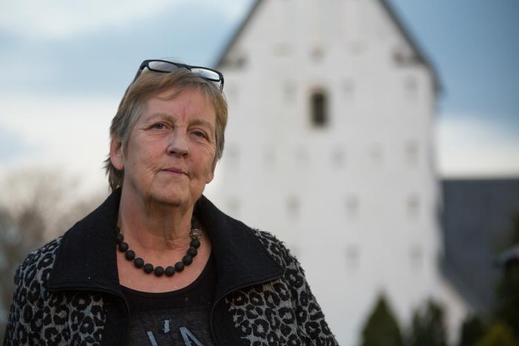 Chikane 56-årige Nini Vind Schultz blev ved årsskiftet anmeldt for socialt bedrageri, da hun tilbød af passe beboere i Toftlund og omegns hunde. Skatteministeren lukker nu den anonyme tjeneste. 