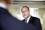 Klimaansvarlig.  Lars Christian Lilleholt (V) insisterer på, at Danmarks skal være et forgangsland, når det gælder landets klima- og miljøpolitik. Også selv om fortrolige dokumenter fra Finansministeriet angiveligt bebuder, at der er millionbesparelser på vej på området. 