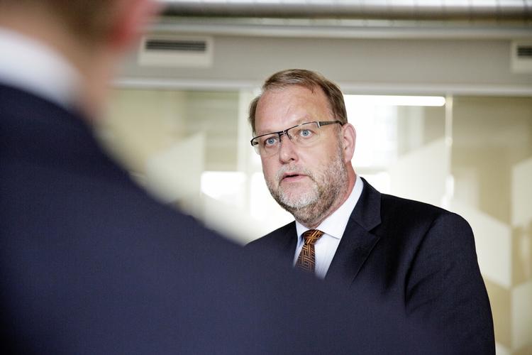 Klimaansvarlig.  Lars Christian Lilleholt (V) insisterer på, at Danmarks skal være et forgangsland, når det gælder landets klima- og miljøpolitik. Også selv om fortrolige dokumenter fra Finansministeriet angiveligt bebuder, at der er millionbesparelser på vej på området. 