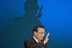 karriere. Li Keqiang gik sammen med reformvenlige økonomer og aktivister, men han holdt sig væk fra demonstrationerne på Den Himmelske Fredsplads i 1989, så karrieren fortsatte. 