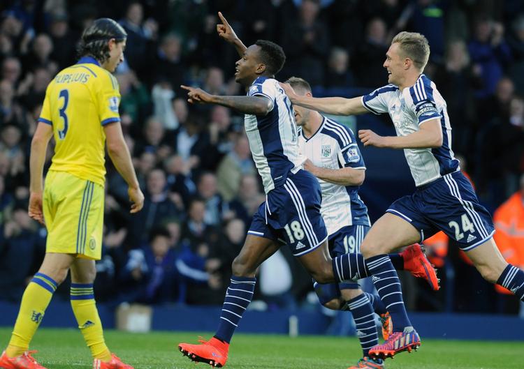 salgskrav. Saido Berahino (midt) jubler efter en scoring mod West Bromwich, som angriberen nu har lagt sig ud med. 