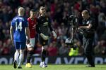 roser. Manchester Uniteds målmand David De Gea (midt) efter storkampen, han leverede i weekenden mod Everton. 