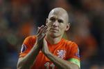 AFGØRENDE. Arjen Robben er af sin nye landstræner udset til at være manden, der kan lede og løfte holdet i den sidste del af EM-kvalifikationen. 