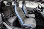 firepersoners. Der er sæder og seler i fire personer i DriveNows BMWi3. 