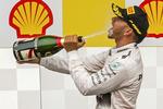 Tørstig. Lewis Hamilton har fået smag for champagne, og formel 1-verdensmesteren vil have mere på Monza. 