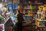 »Du er så godt som nødt til at have Lego på hylderne, hvis du vil have en legetøjsbutik«, forklarer Benjamin Preisler Herbst, der ofte danser tunge danse med det klodsproducenten for at få de rigtige varer hjem. 