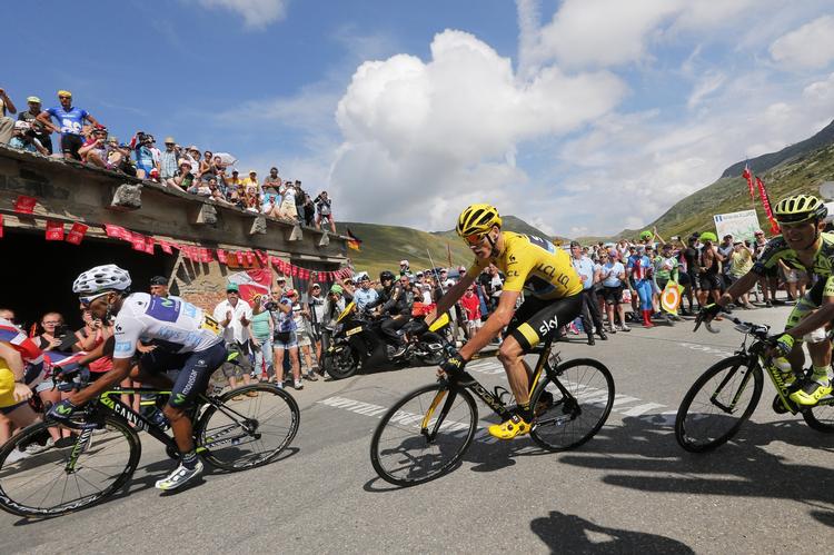Nedtur. Quintana (tv) og Froome (i midten) er kørt agterud i Vueltaen, hvor Majka (th) bejler til en plads på podiet. 