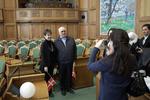 Flagdag. Nydanskere, der har fået dansk statsborgerskab, er inviteret inden for i folketingssalen på Christiansborg til den såkaldte statsborgerskabsdag i 2012. 