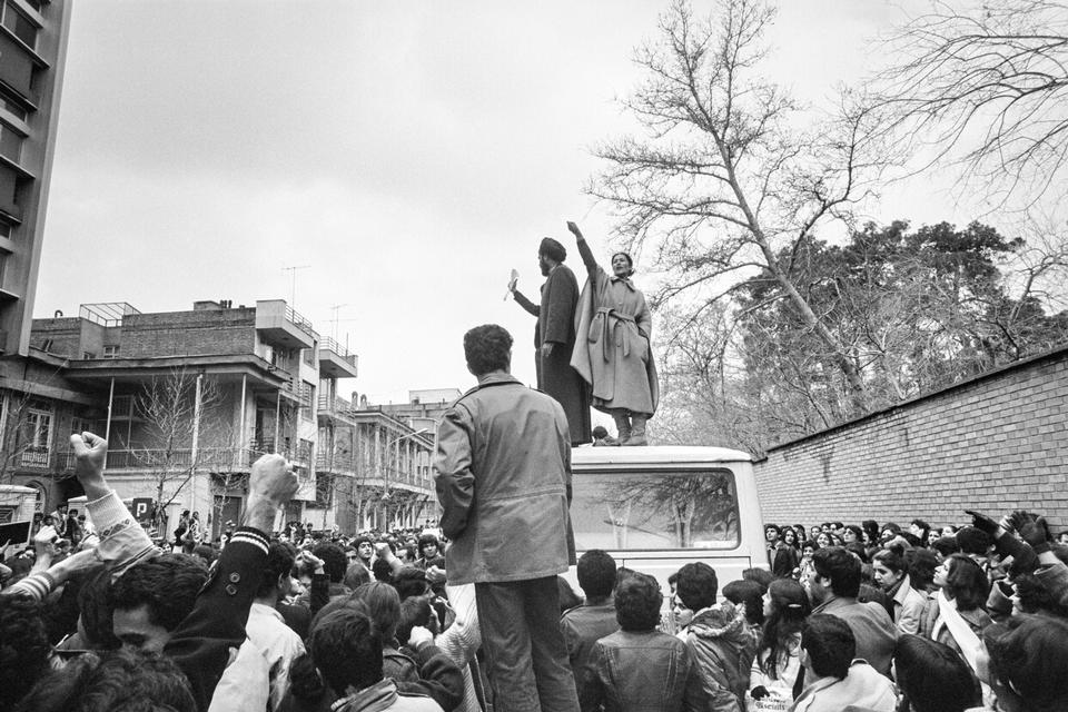 afvist. Over 100.000 kvinder demonstrerede i gaderne. Ingen medier ønskede at vise billederne dengang, ifølge fotografen Hengameh Golestan. 