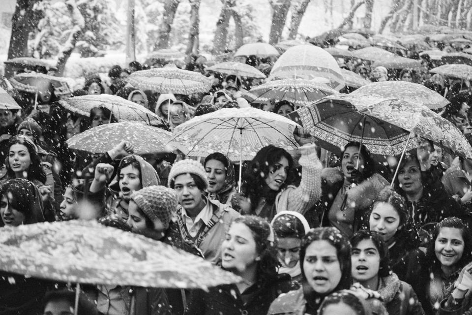 historisk. Hengameh Golestan tog tyve ruller film fra dagen. Ved andre lejligheder blev hendes film destrueret af myndighederne. 