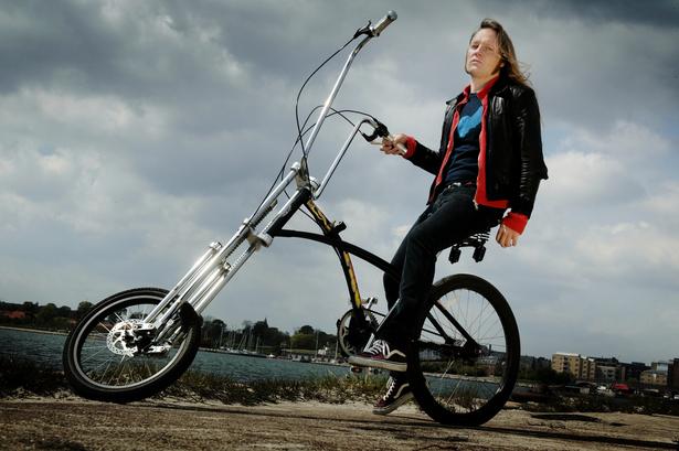 Og på en cykel i 2005. 