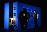 Hukommelsespalads. Robert Lepage forstår at gøre scenen til et magisk sted, hvor barndommens land kan træde lyslevende frem. 