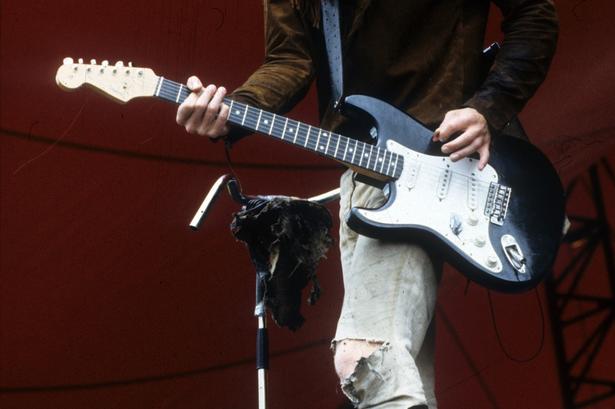 orange. Jesper Binzer i front for Disneyland After Dark på Roskilde Festival 1986. Det var på Orange Scene. 