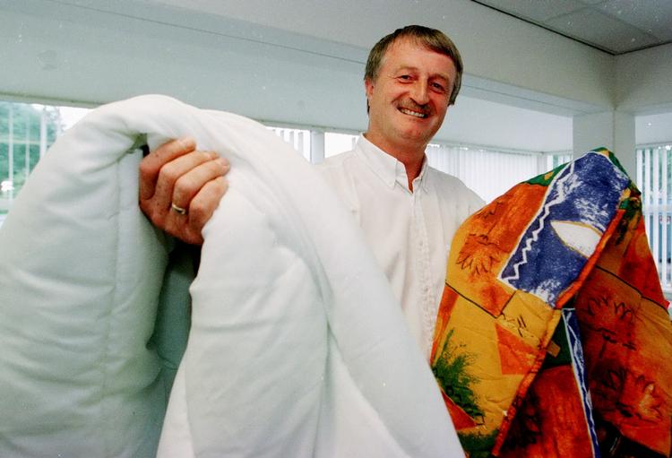 Åbning. Lars Larsen har netop åbnet sin butik nummer 100 i Danmark, og forretningen går strygende. 