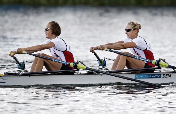 Roning. Stærk dag på vandet for de kvindelige danske roere. Juliane Elander Rasmussen og Anne Lolk har kvalificeret sig til OL og det samme har toerbåden uden styrmand. 