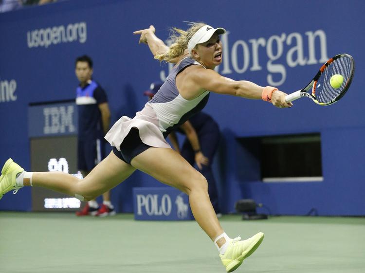 NEDTUR. Efter nattens nederlag til Petra Cetkovska er Caroline Wozniacki nede som verdens nummer 6, men hun kan ryge op til fem pladser yderligere ned i løbet af den kommende uge. 