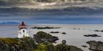 RO. Hotellet Litløy Fyr to værelser og plads til maksimalt fire personer, der uhindret kan nyde udsigten til havet og Lofoten. 
