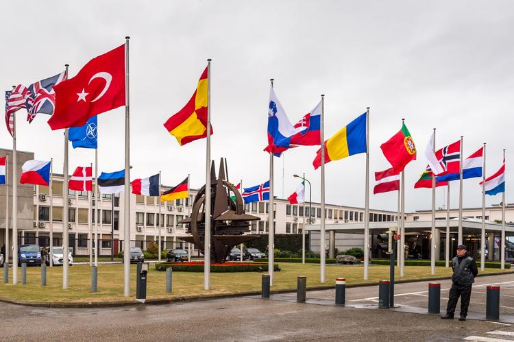 Nato. Selvom flere partier i Sverige nu går ind for medlemskab af Nato, er der stadig lang vej. 