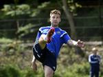 NØGLEROLLE. Duellerne med et overtal af albanske forsvarsspillere gør Nicklas Bendtner til en vigtig brik i aftenens EM-kamp. 