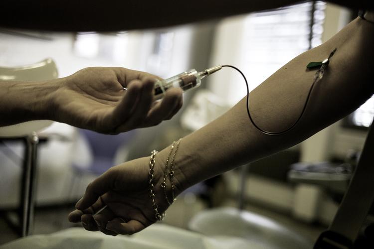 Frugtbarhed. Når mange danskere ikke kan få børn, skyldes det så hormonforstyrrende stoffer? Et forskningscenter på Rigshospitalet skulle forske i området, men ser nu ud til at blive beskåret. 